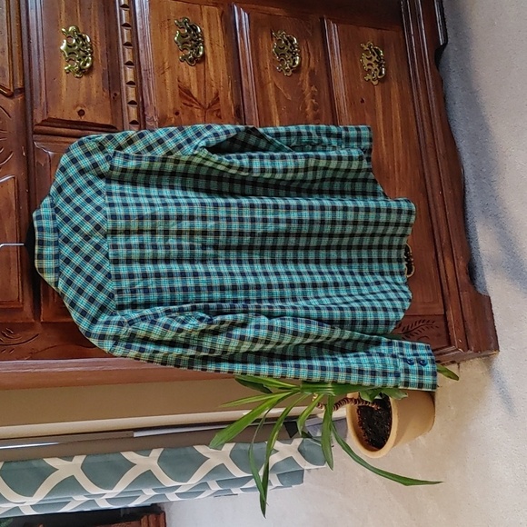 💚Women's Oakley Plaid Flannel Button Down Shirt - Picture 2 of 8